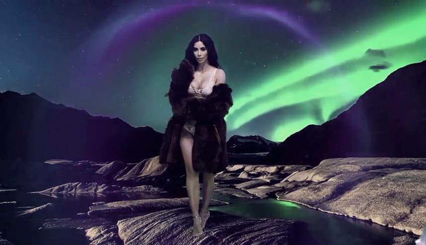 Kim Kardashian West illuminata la figa 29